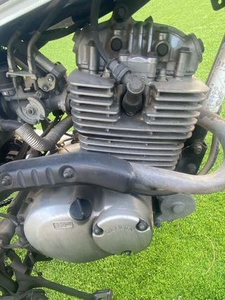 Suzuki VanVan 125 Blanca y Marron