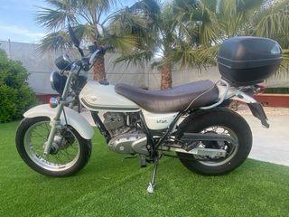 Suzuki VanVan 125 Blanca y Marron