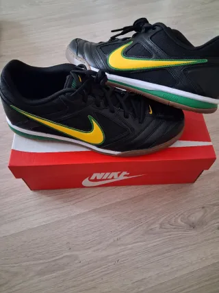 Zapatillas Nike Gato Negras y Verdes