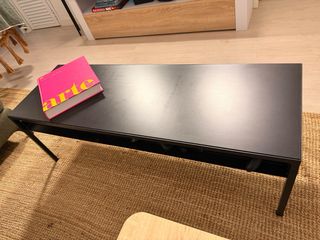 Mesa centro reversible gris/negro, marca Ikea.