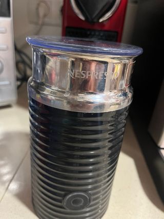 Cafetera Nespresso Citiz + Espumador de leche