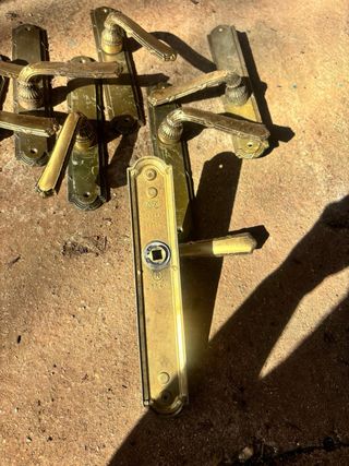 Manillas de puerta antiguas de latón