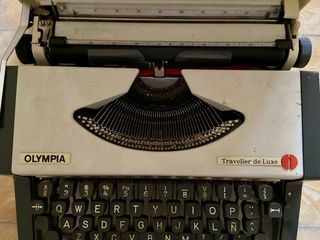 Máquina de escribir Olympia Traveller de Luxe