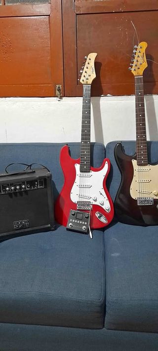Guitarra Eléctrica Roja + Amplificador y Pedal