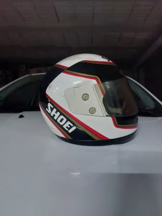 Casco Moto Shoei Negro y Dorado