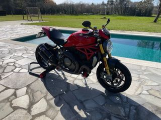 Ducati Monster 1200S Roja
