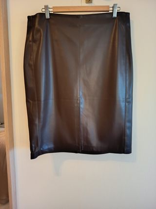 Falda Zara efecto piel marrón chocolate Talla L