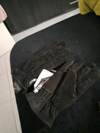 Guantes de tela y cuero