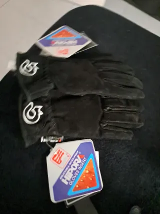 Guantes de tela y cuero