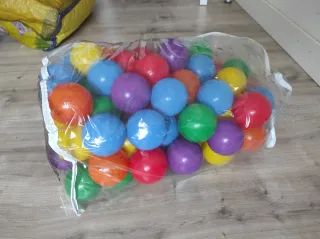 Caravana tienda IKEA y castillo princesa con bolas