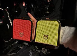 Bolso de fiesta pedrería rojo y verde