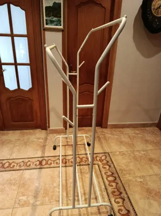 Burro Ropa con Ruedas Perchero