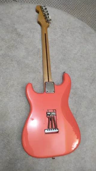 GUITARRA STRATOCASTER LUTHIER CORAL