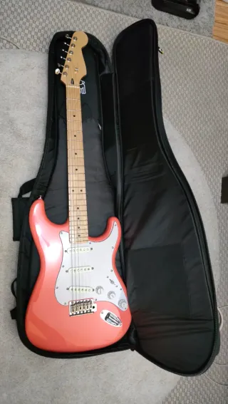 GUITARRA STRATOCASTER LUTHIER CORAL