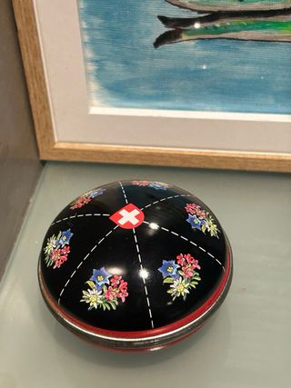 Caja metálica vintage Suiza