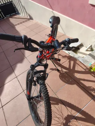 Bicicleta Montaña Naranja Btwin. No se hace envío