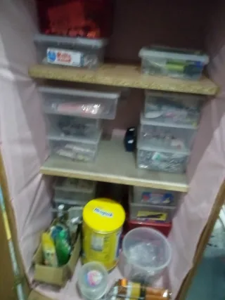 Baúl de madera con diseño tallado
