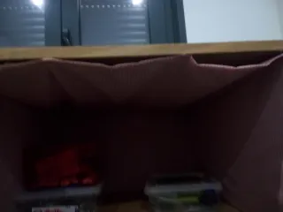Baúl de madera con diseño tallado
