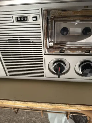 TV Sharp 10P-28G Radio Cassette