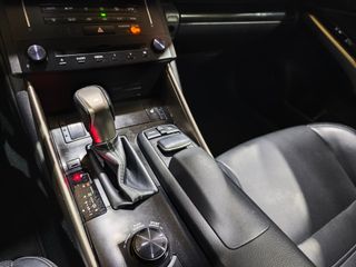 Lexus IS 300h Executive Tecno + Navibox