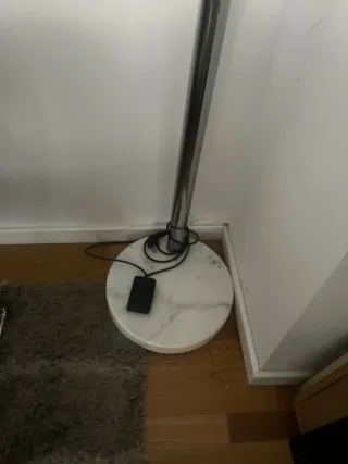 Lámpara de pie moderna plateada