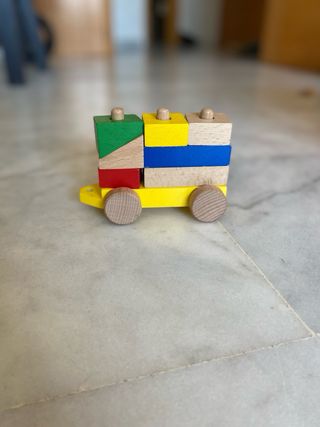 Tren de madera Goki Rom