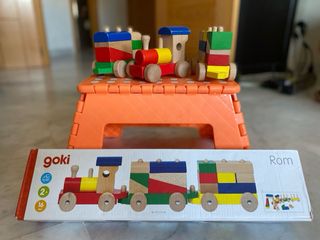 Tren de madera Goki Rom