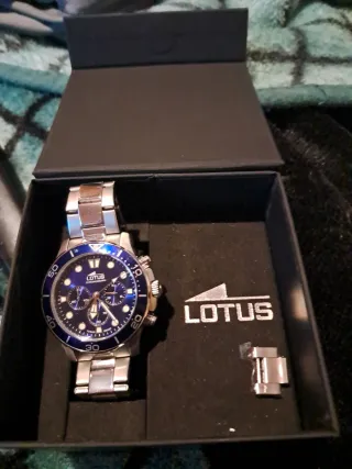 Lotus Cronógrafo Azul y Plateado
