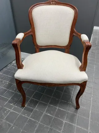 Coppia di Poltrone Classiche in Legno e Tessuto