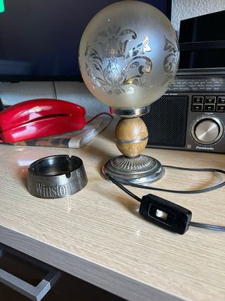 Lámpara de mesa vintage madera y metal