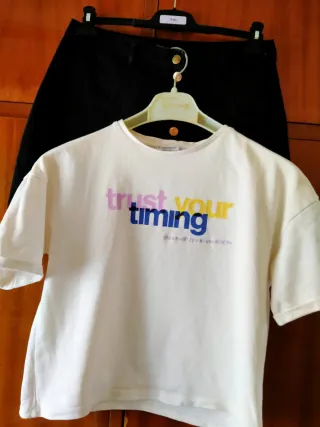 Conjunto Camiseta Blanca y Falda Negra