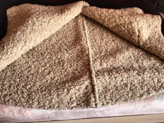 Chaqueta negra con forro beige