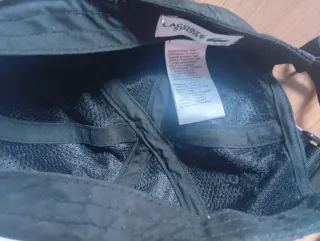 Riñonera y gorra Lacoste beige/verde