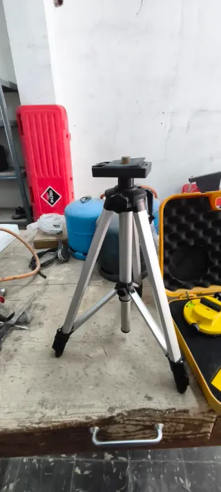 Nivel Láser con Trípode y Maletín