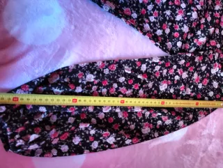 Vestido floral negro y rosa