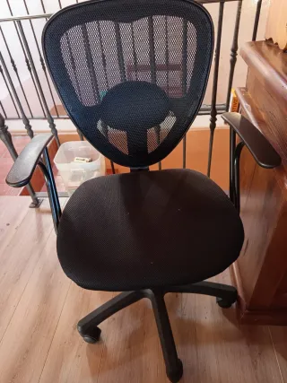 Silla de oficina negra