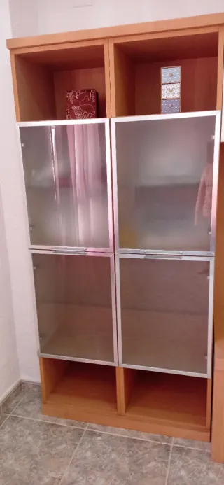 Mueble comedor roble claro con vitrina