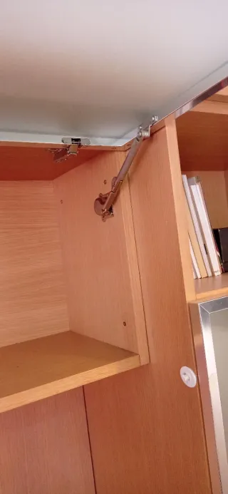 Mueble comedor roble claro con vitrina