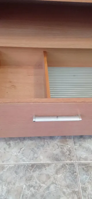 Mueble comedor roble claro con vitrina