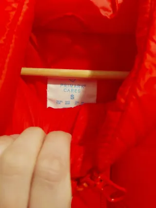 Abrigo acolchado rojo