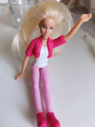 Muñeca Barbie pequeña
