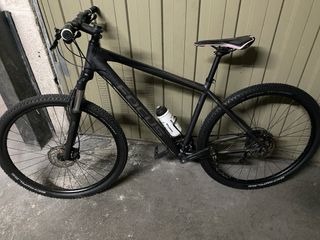 Bicicleta montaña Focus con cubiertas nuevas.