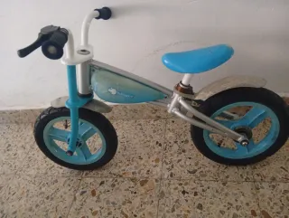 Patacleta infantil azul y plateada