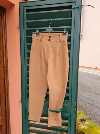 Pantaloni beige taglia XS