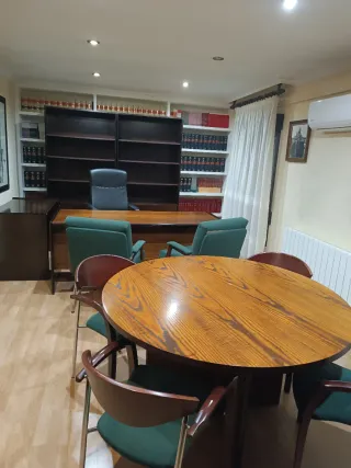 Pareja sillones despacho tapizados en curtisan