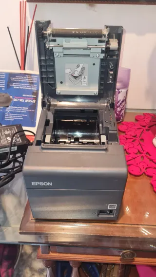 Impresora de Tickets Epson Gris y blanca