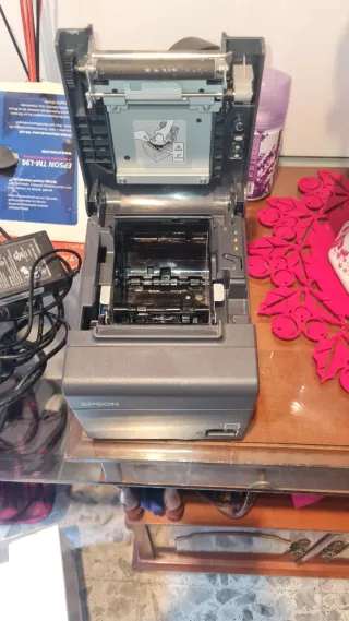 Impresora de Tickets Epson Gris y blanca