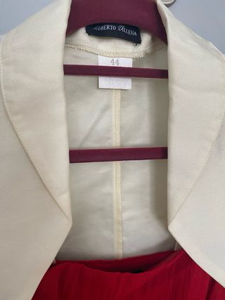 Vestido de fiesta rojo y beige