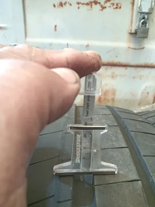 Neumático 285/35/22