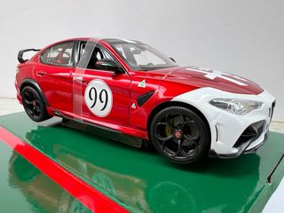 Alfa Romeo Giulia GTAM Racing 1:18 Bburago